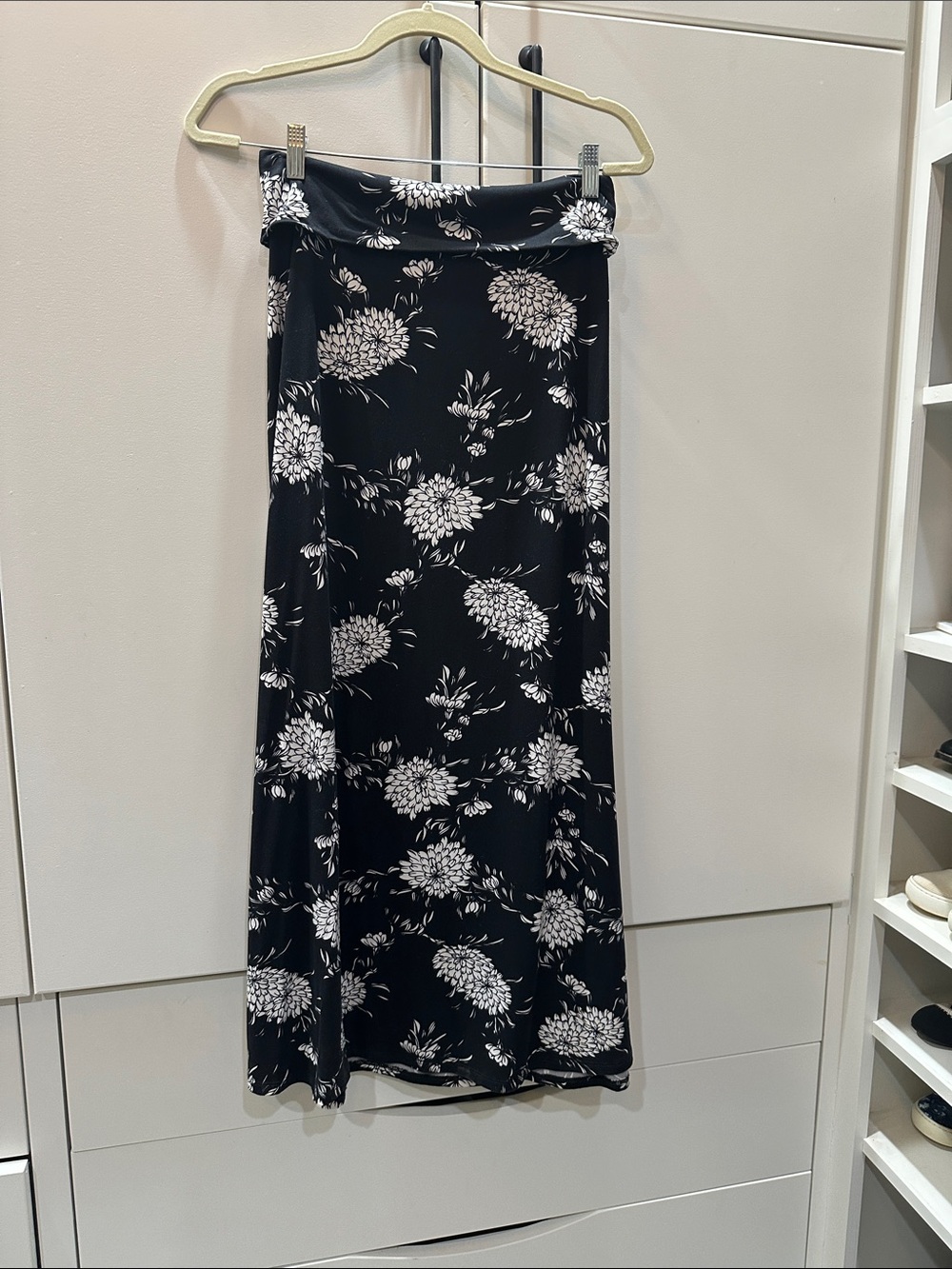Loveappella Black and White Floral Maxi Skirt